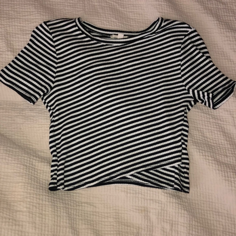 Black & white stripped tee with a slight crop fit
